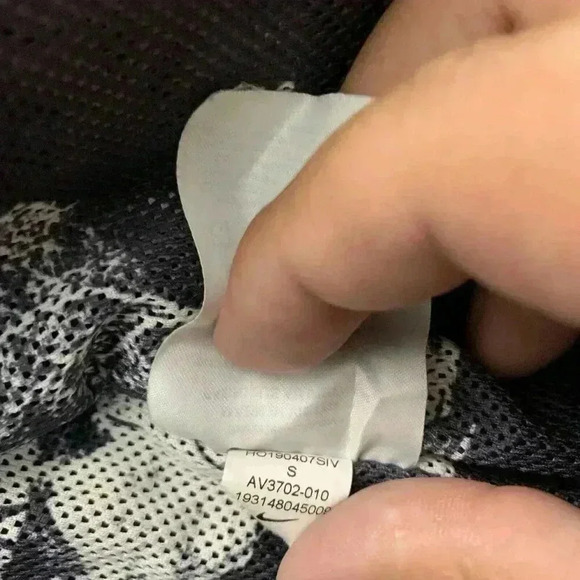 Nike Jacket Womens Small Black Full Zip Hyperadapt Shield Sweatshirt Av3702-010 - Picture 10 of 12